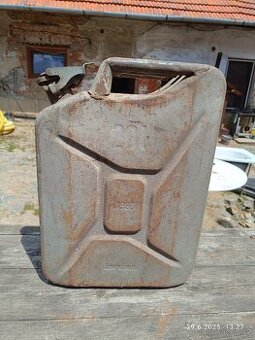 Plechové kanystry 20l