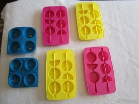 5x silikonové tvořítka na led, z toho 4x s míchátky