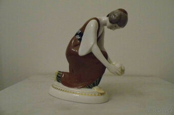 KPM - Berlínský svatební průvod Adolfa Amberga, klečící ture