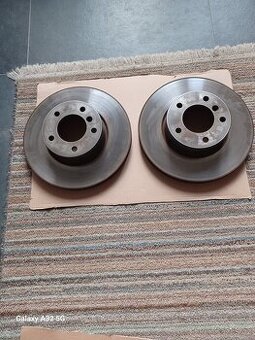 Prodám brzdové kotouče přední s brzdovými destičkami Brembo