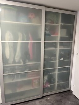 Posuvné dveře alu+sklo IKEA Pax