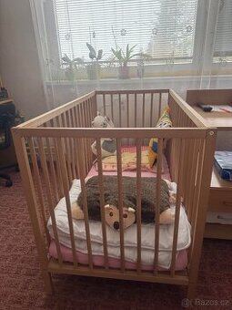 Dětská dřevěná postýlka