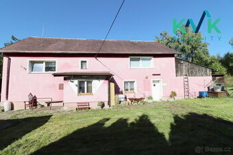 Prodej rodinného domu 3+1 se společenskou místností a barem,