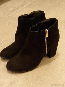 Kotnikove boty na podpatku, vel. 40