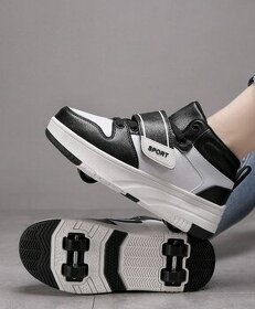 Boty s kolečky nebo bez koleček.