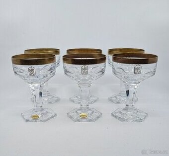 Skleničky Moser se státním znakem