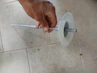 Talířové hmoždinky šroubovací, zápustné, 355mm dlouhé.