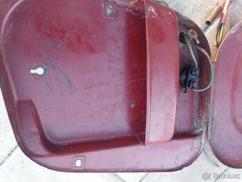 Jawa kyvacka, panelka - kastlik na naradi