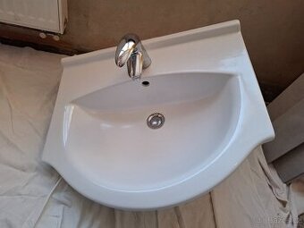 Umyvadlo i se skříňkou