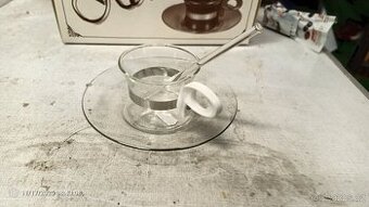 Skleněné hrnky s podšálky - 1