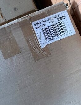 Vitrína-masiv borovice