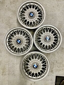 bmw e30 4x100 r15 et24 style 5 styling 5 pavuciny - 1