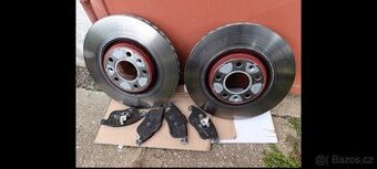 Přední kotouče Renault Megane III průměr 320mm.