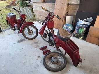 Dvě motorky JAWA 555 pařez k renovaci