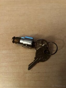 Tatra 603 vložka zamku
