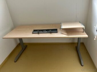 Kancelářský stůl