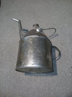 Stara nadoba na olej
