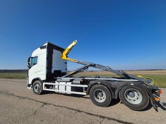 Hákový nosič kontejnerů Volvo 5800 FH 540