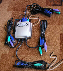 KVM přepínač VGA/mouse/keyboard