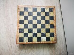 Sběratelské šachy ze dřeva a mramoru