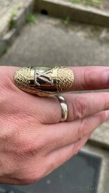 Zlatý prsten zdobený 585/1000 4,03g vel. 69