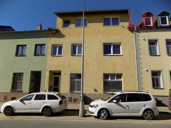 Prodej rodinného domu, 2 bytové jednotky, 1 nebytový prostor