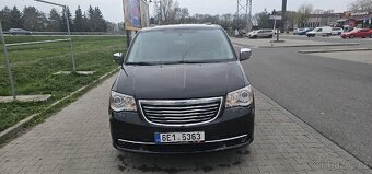Chrysler town and country - 1