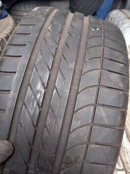 225/35R18