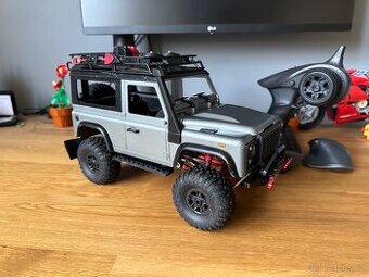 Prodám stříbrný RC LAND ROVER Defender 1:12