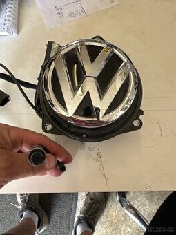 Zadní kamera ve znaku VW