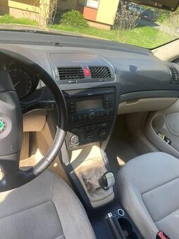Octavia 2 1,6 2005 74 kw