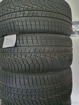 255 40 20 101W zimní Hankook
