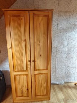 Skříň a 2 komody