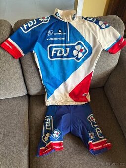 Dětský cyklodres / cyklistický set B’TWIN FDJ, 10-12 let