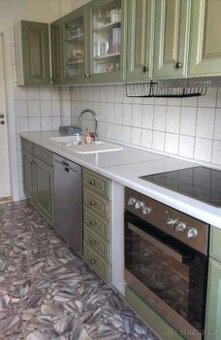 Zelená kuchyně dub masiv se spotřebiči, 5039