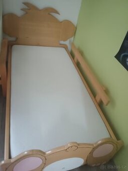 Dětská postel z masivu