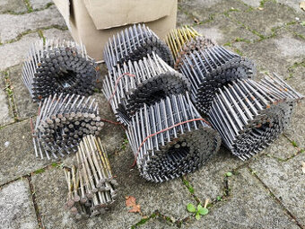 hřebíky do hřebíkovačky