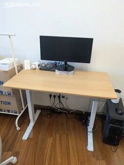 Výškově nastavitelný elektrický stůl (110 x 60 cm)