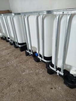 Ibc nádrže 600l na pitnou vodu, víno  atd