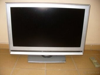 LCD televize JVC 81 cm