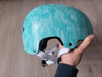 Tyrkysová helma Powerslide