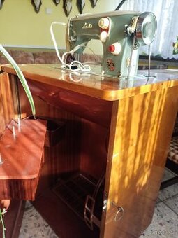 Šicí stroj Lada 238