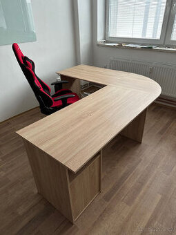 Rohový pracovní stůl