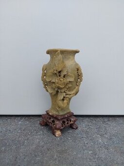 Starožitná Vázička řezaná mastek