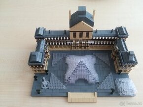 Stavebnice Paris Muzeum Louvre 8040,