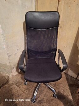 Kancelářská židle.