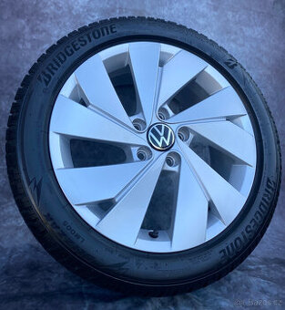 Zánovní originální Alu kola VW Golf 205/50/17 DOT24