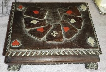 Dřevěná krabička na karty