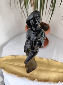 Krásna soška ženy Bruselský štýl