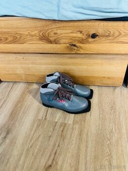 Nové boty na běžky SKOL , profil NN75 (41 EU)